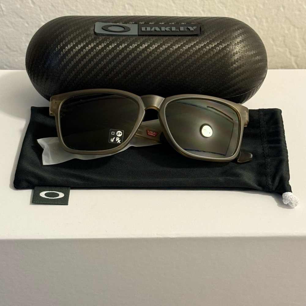 New Men’s Oakley Catalyst Sunglasses - Matte Sepia/Dark Grey - 009272-01